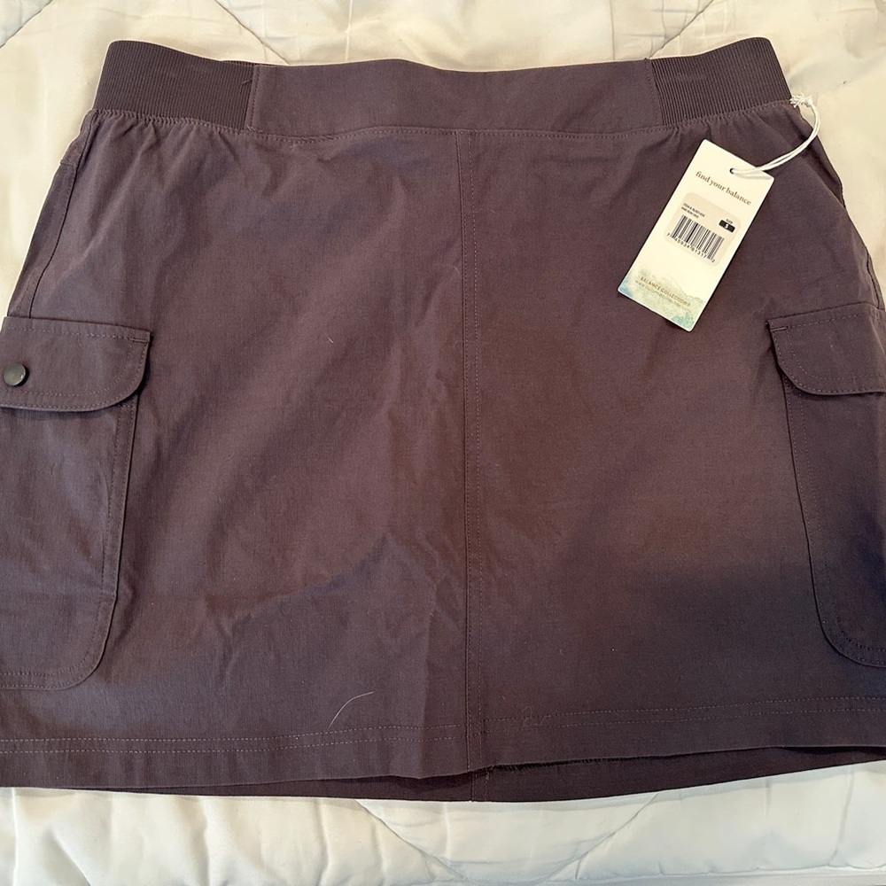 Balance Collection Women's Woven Snap Pocket Skort 
New w/ tags.